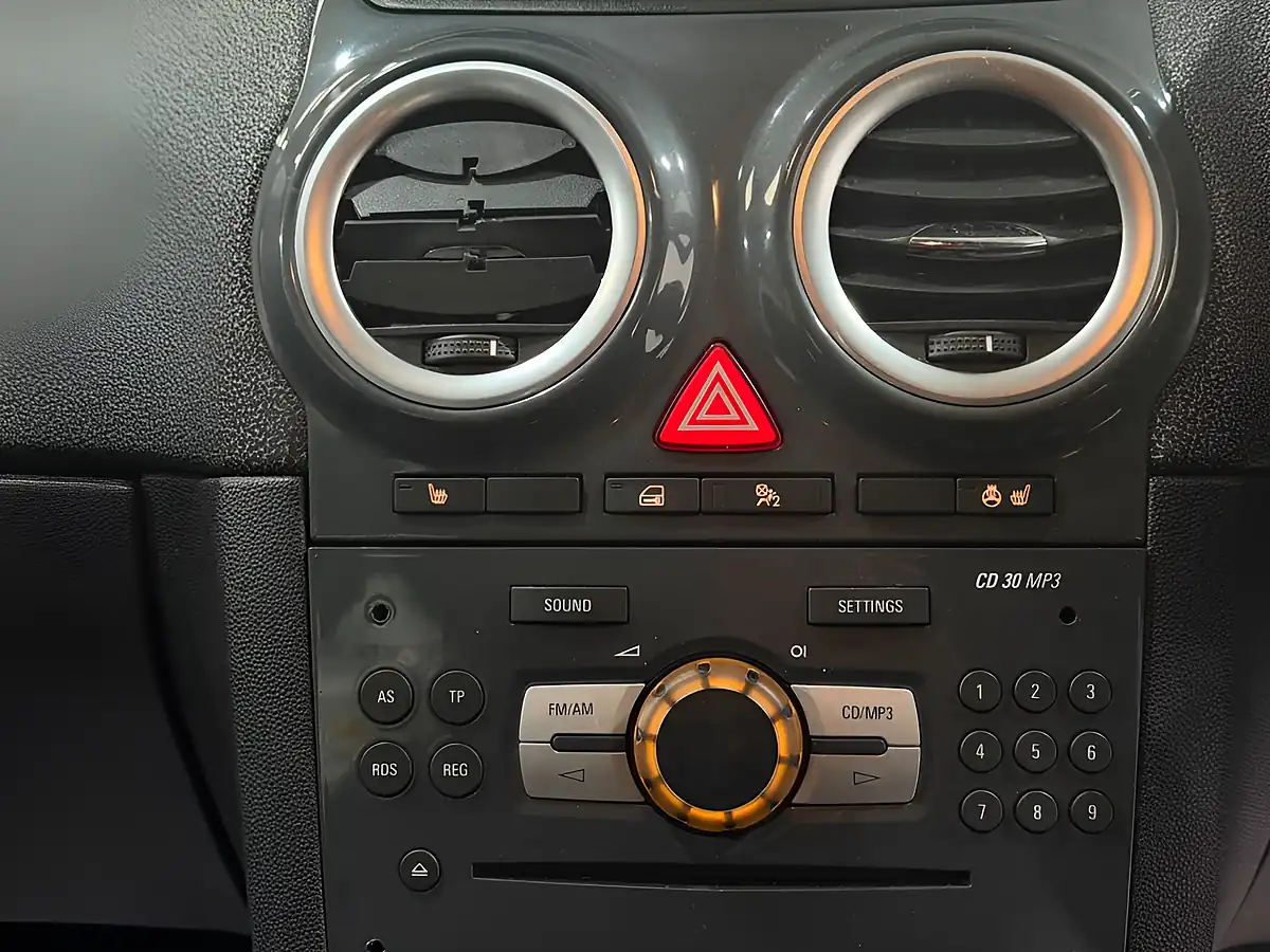 Used 2012 Vauxhall Corsa Se Silver - Interior and Exterior details 13