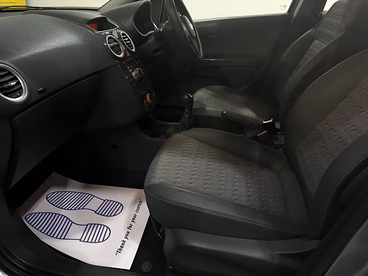 Used 2012 Vauxhall Corsa Se Silver - Interior and Exterior details 14