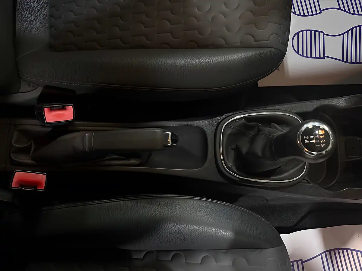 Used 2012 Vauxhall Corsa Se Silver - Interior and Exterior details 15