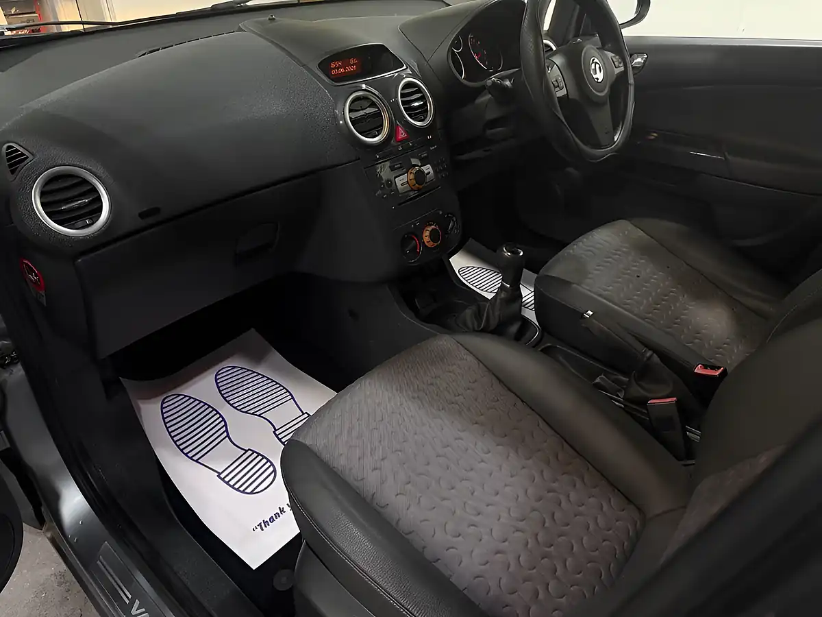 Used 2012 Vauxhall Corsa Se Silver - Interior and Exterior details 16