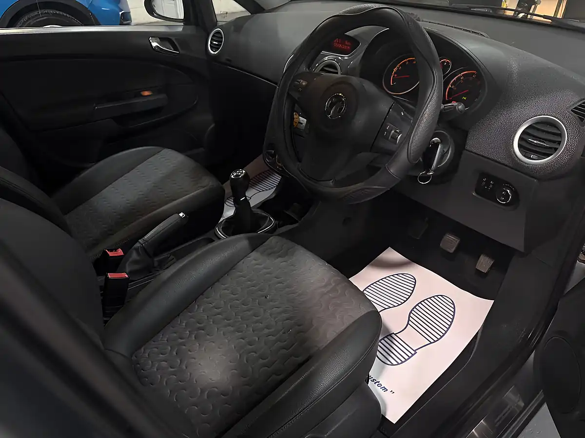 Used 2012 Vauxhall Corsa Se Silver - Interior and Exterior details 6
