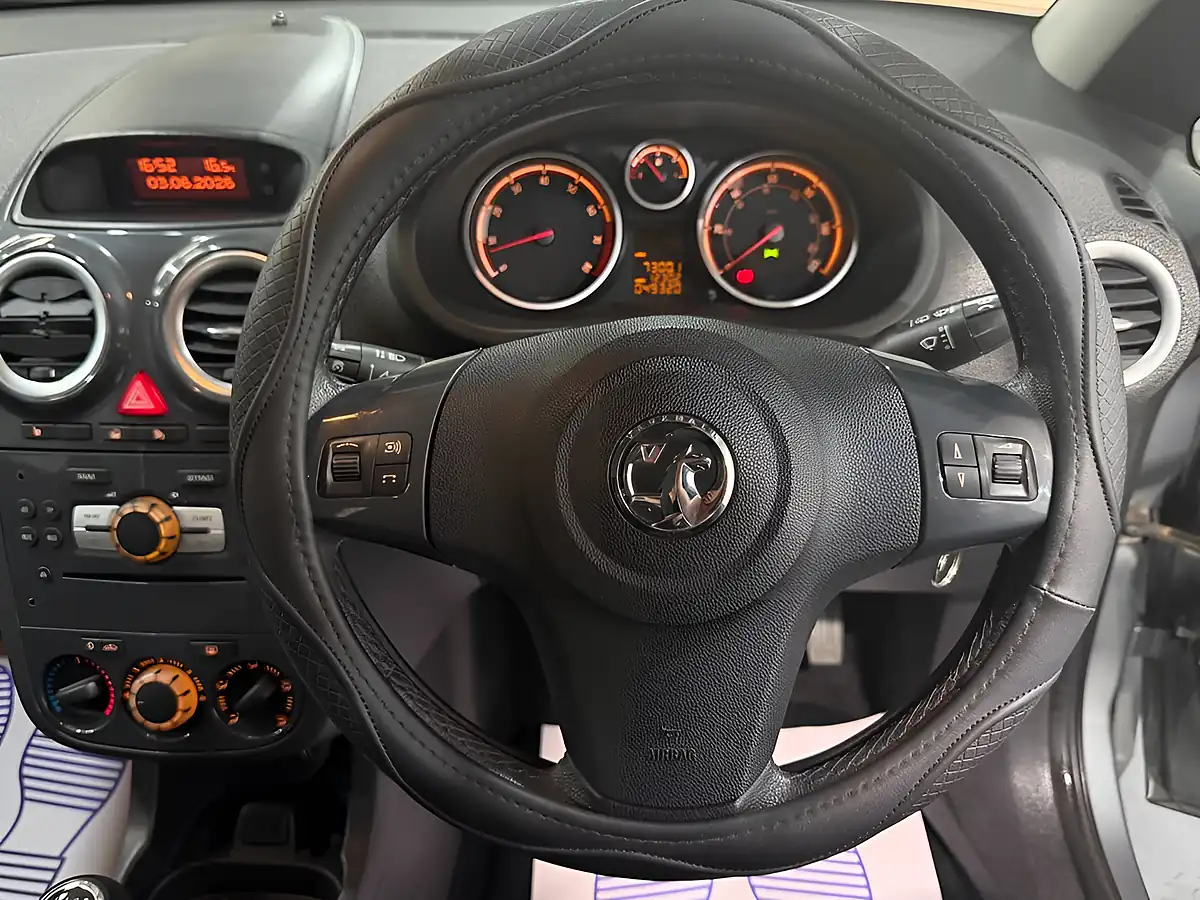 Used 2012 Vauxhall Corsa Se Silver - Interior and Exterior details 7