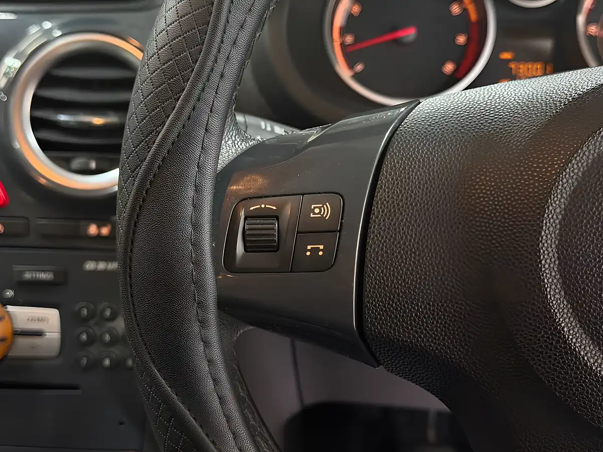 Used 2012 Vauxhall Corsa Se Silver - Interior and Exterior details 8