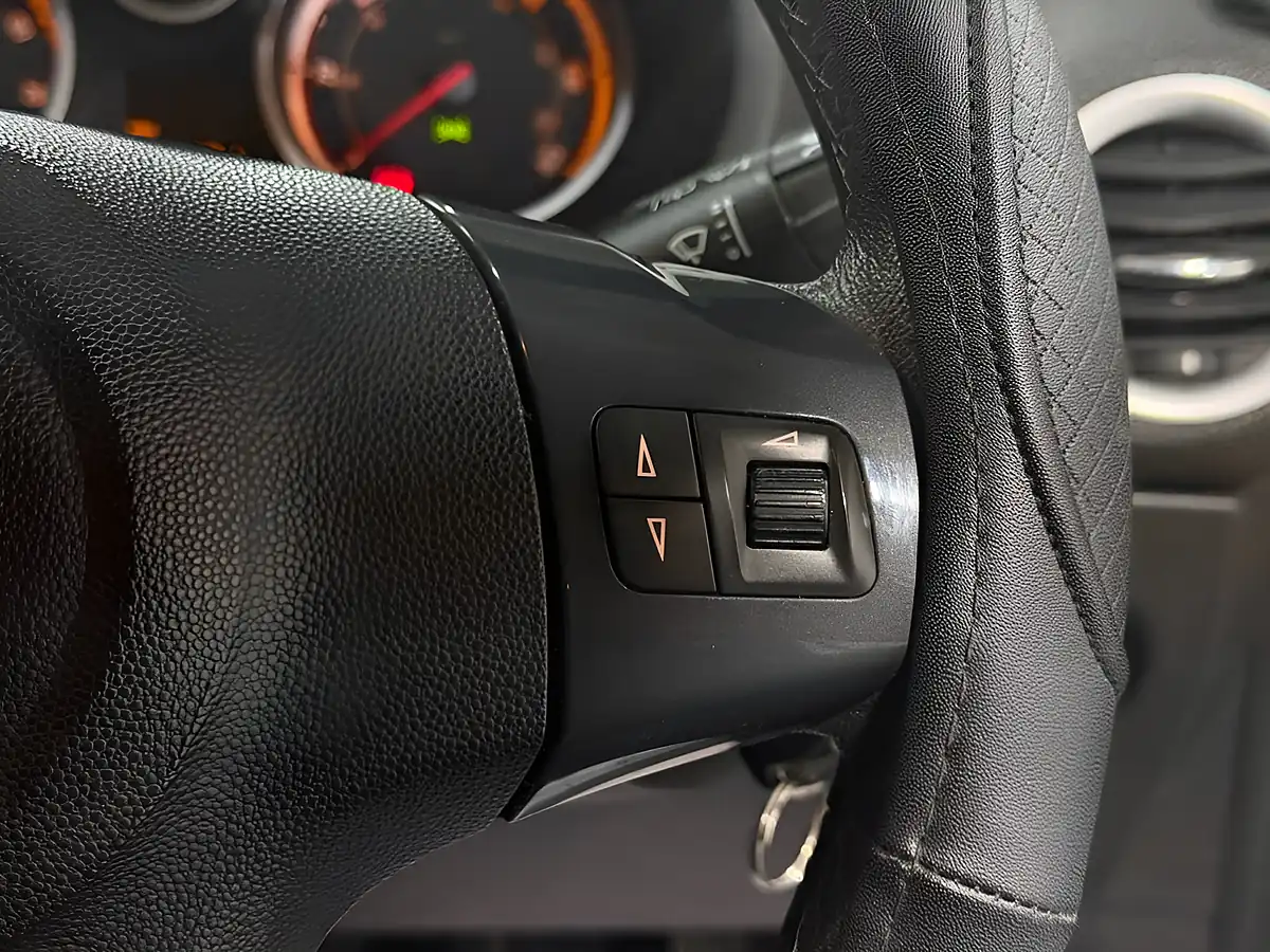 Used 2012 Vauxhall Corsa Se Silver - Interior and Exterior details 9