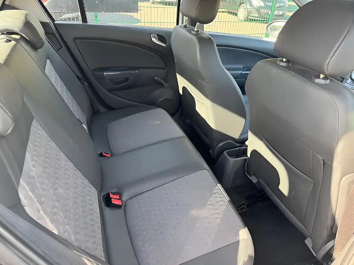 Used 2012 Vauxhall Corsa Se Silver - Interior and Exterior details 10