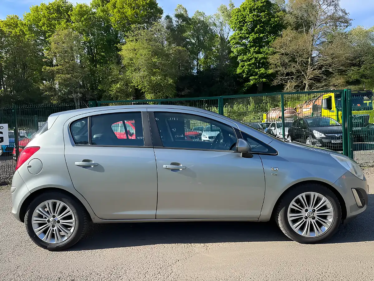 Used 2012 Vauxhall Corsa Se Silver - Interior and Exterior details 9