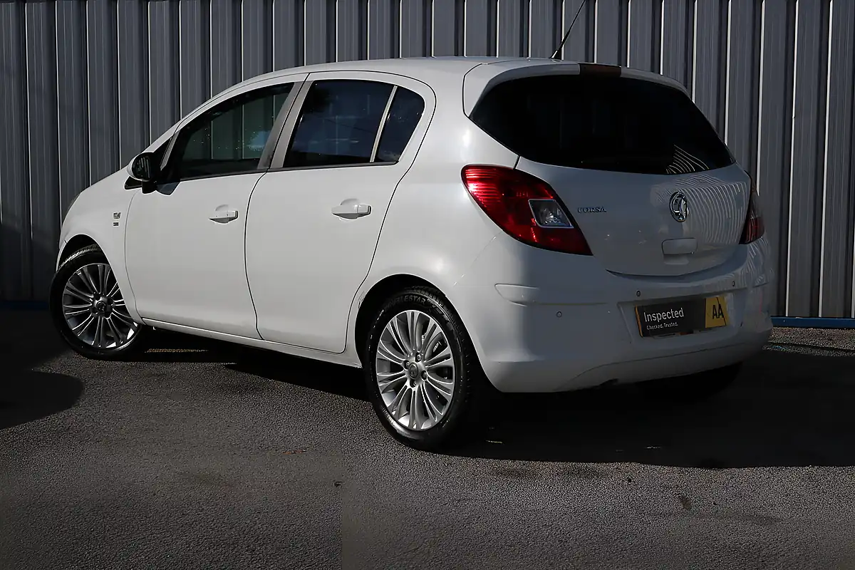 Used 2012 Vauxhall Corsa Se White - Interior and Exterior details 10