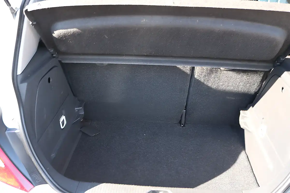 Used 2012 Vauxhall Corsa Se White - Interior and Exterior details 11