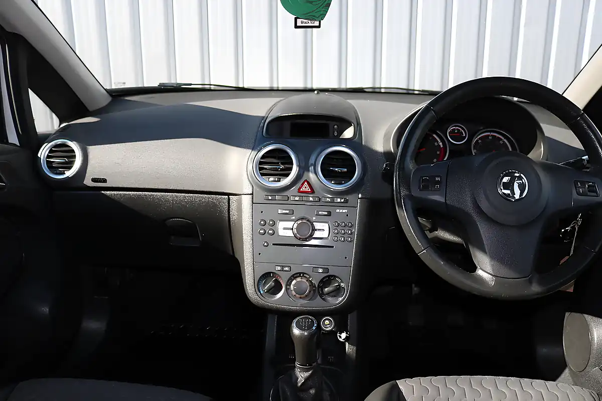 Used 2012 Vauxhall Corsa Se White - Interior and Exterior details 13