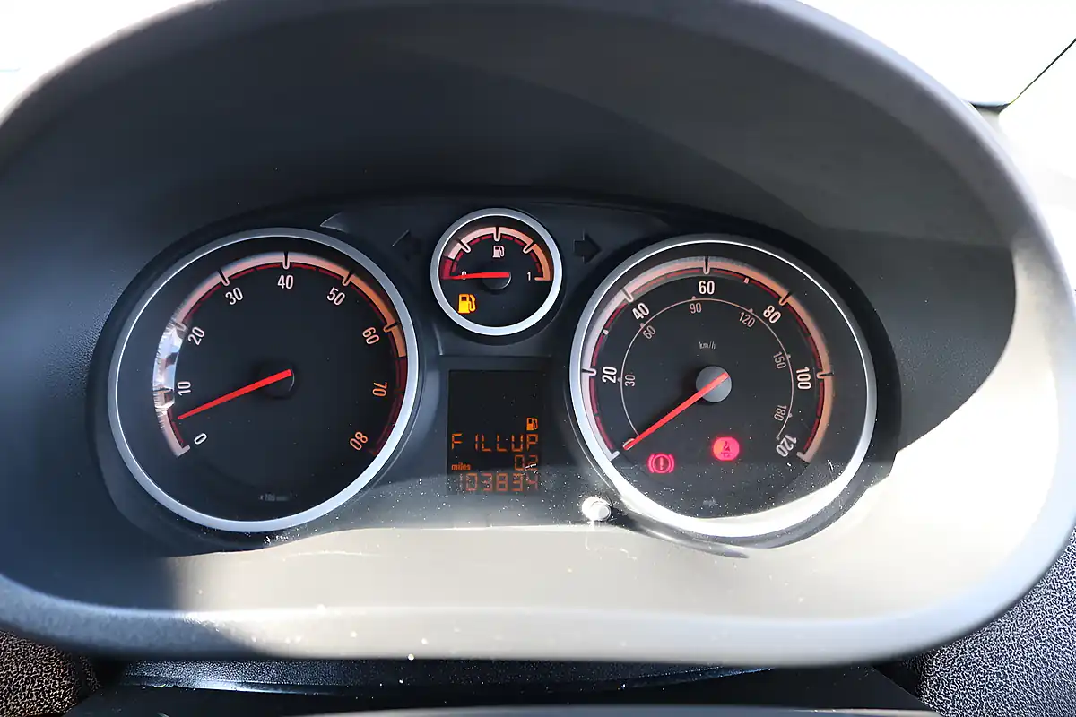 Used 2012 Vauxhall Corsa Se White - Interior and Exterior details 15