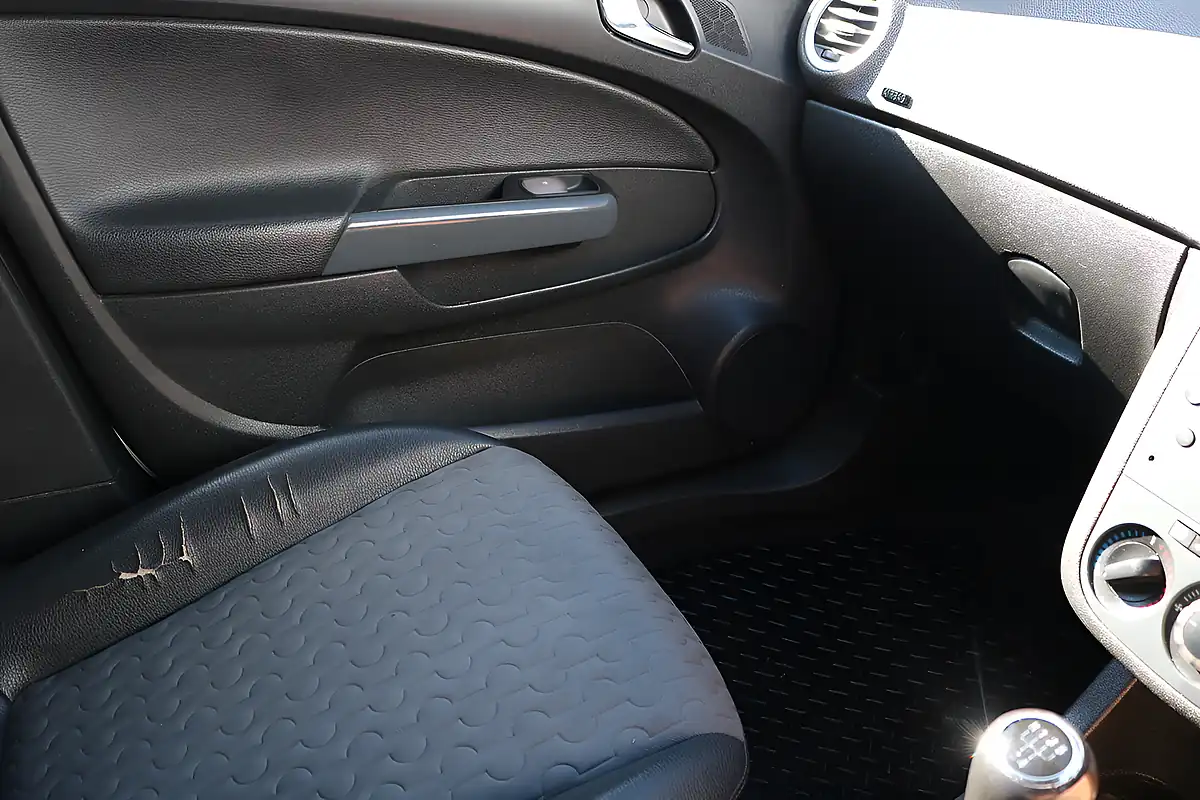 Used 2012 Vauxhall Corsa Se White - Interior and Exterior details 18