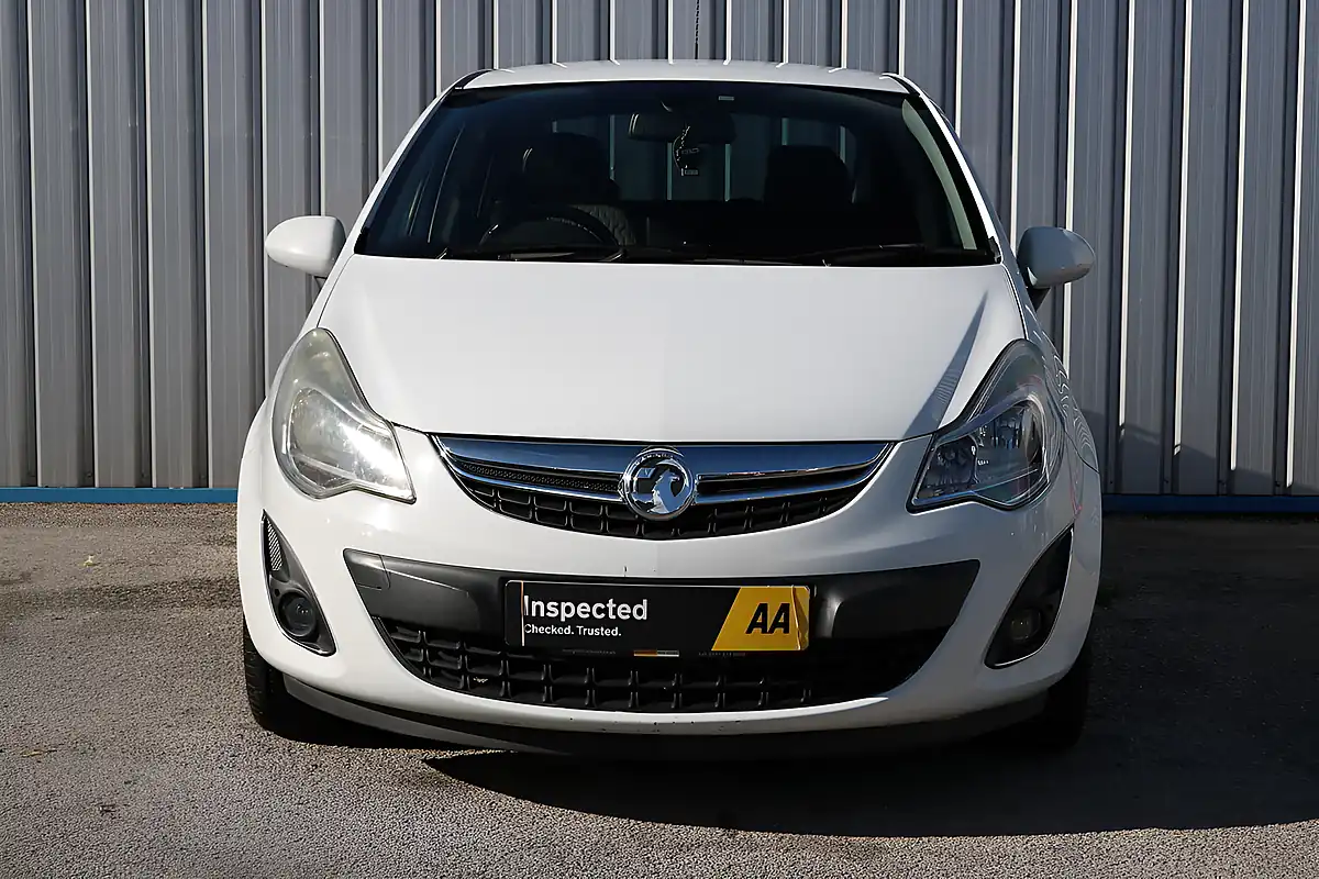 Used 2012 Vauxhall Corsa Se White - Interior and Exterior details 2