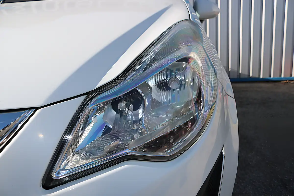 Used 2012 Vauxhall Corsa Se White - Interior and Exterior details 5