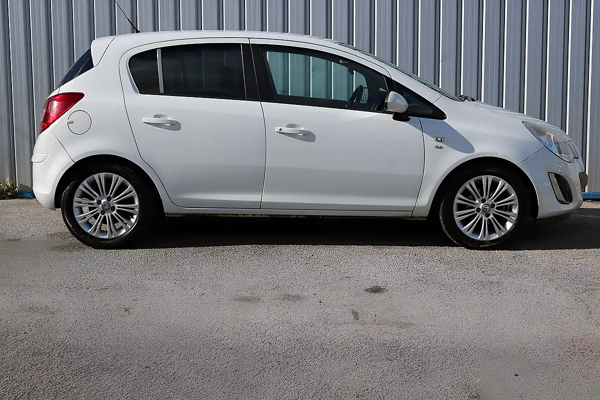 Used 2012 Vauxhall Corsa Se White - Interior and Exterior details 8