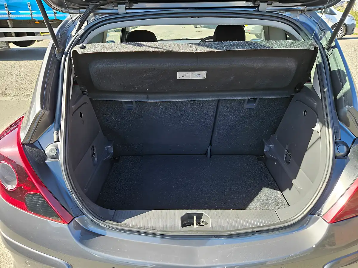 Used 2012 Vauxhall Corsa Sri Grey - Interior and Exterior details 9