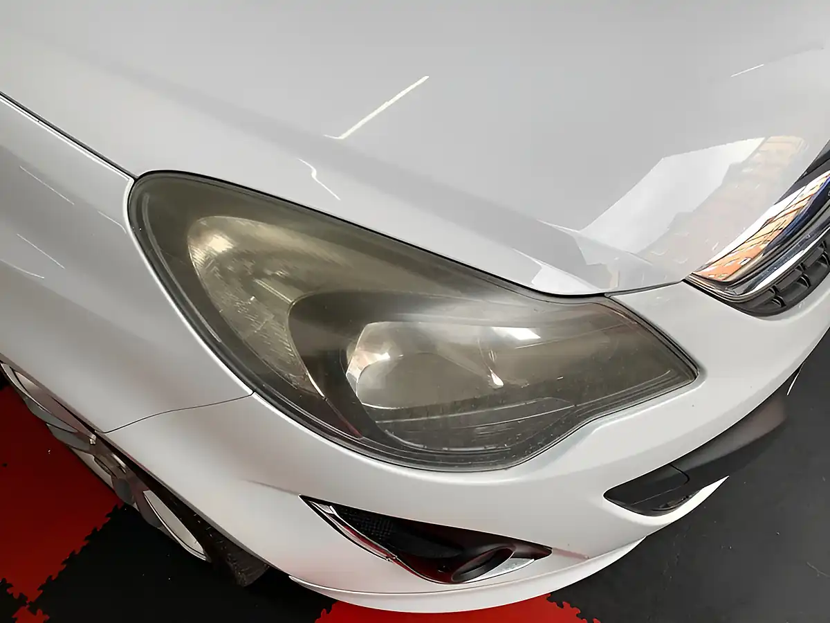 Used 2012 Vauxhall Corsa Sri White - Interior and Exterior details 11
