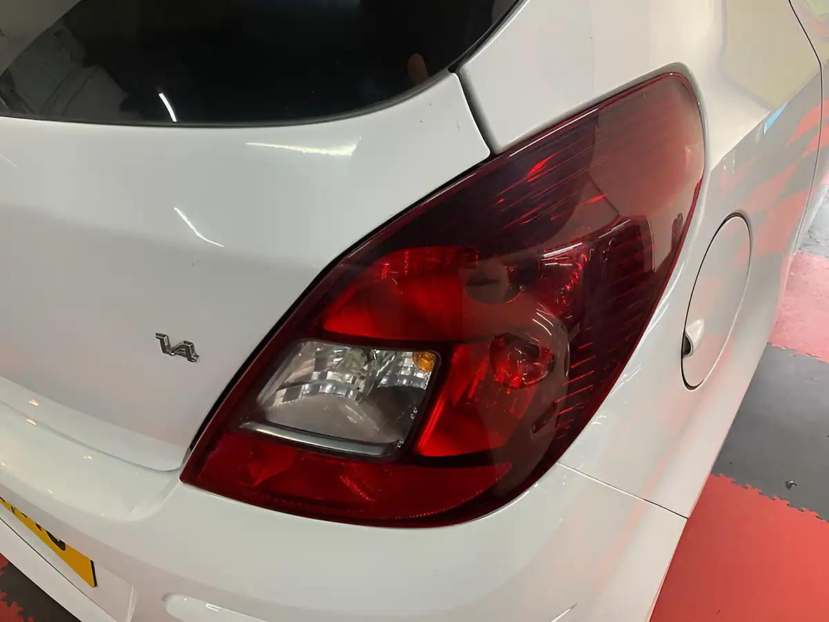Used 2012 Vauxhall Corsa Sri White - Interior and Exterior details 14