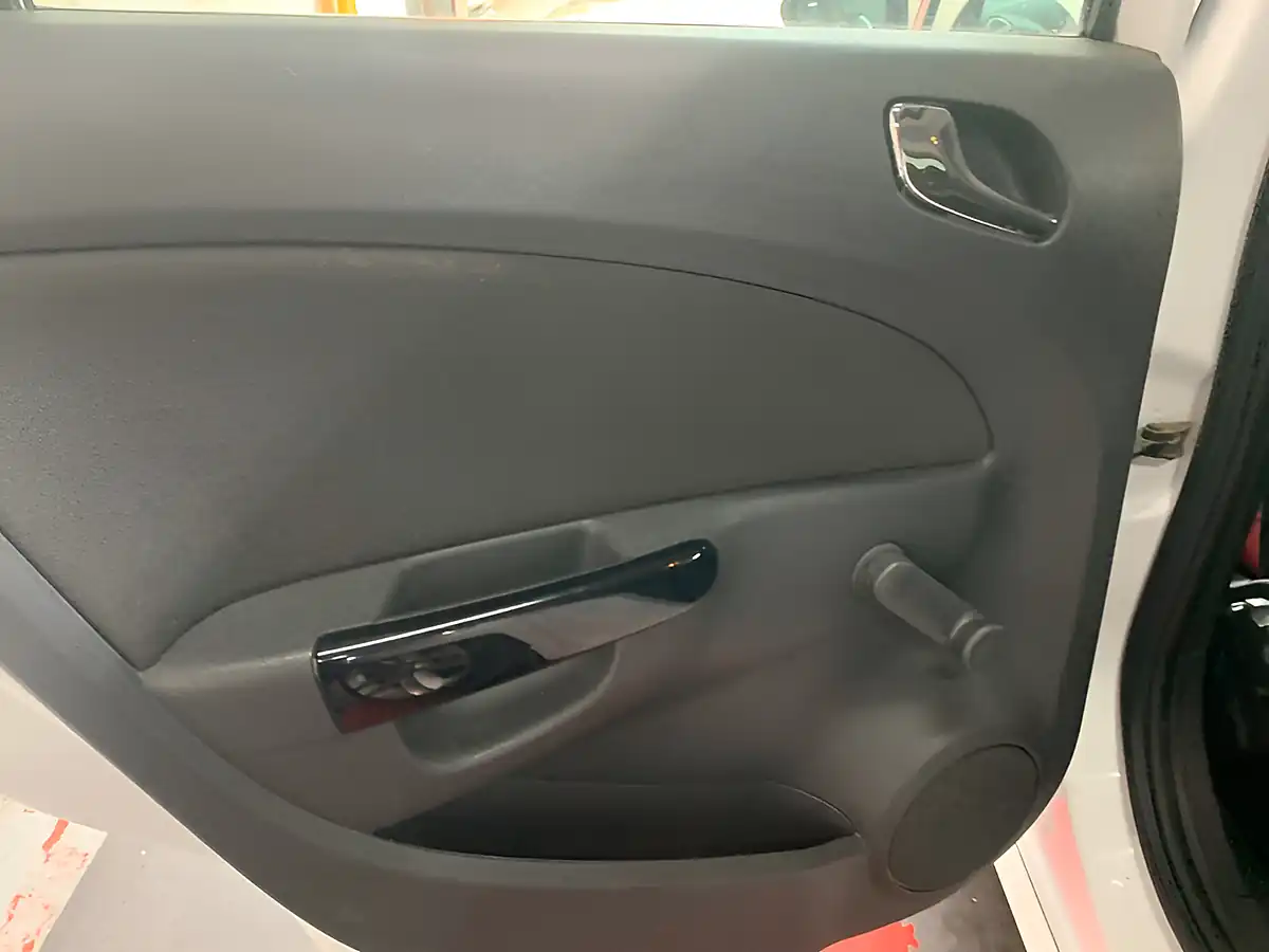 Used 2012 Vauxhall Corsa Sri White - Interior and Exterior details 15