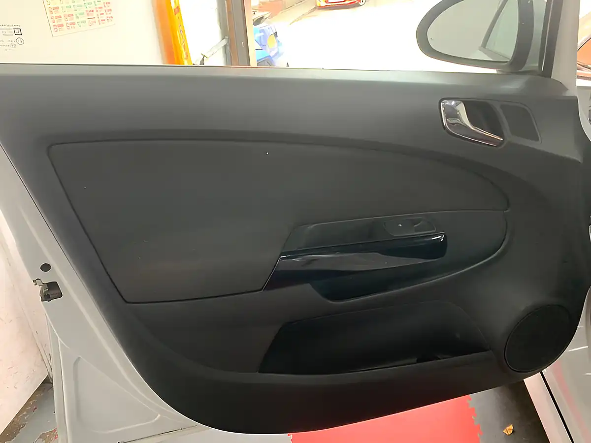 Used 2012 Vauxhall Corsa Sri White - Interior and Exterior details 17