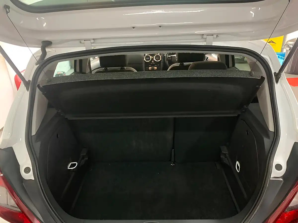 Used 2012 Vauxhall Corsa Sri White - Interior and Exterior details 19