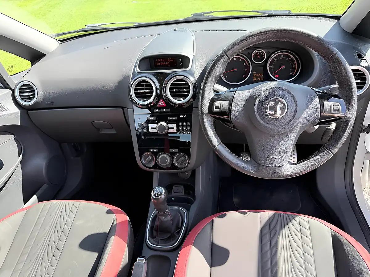 Used 2012 Vauxhall Corsa Sri White - Interior and Exterior details 10