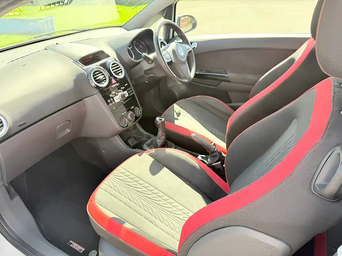 Used 2012 Vauxhall Corsa Sri White - Interior and Exterior details 14