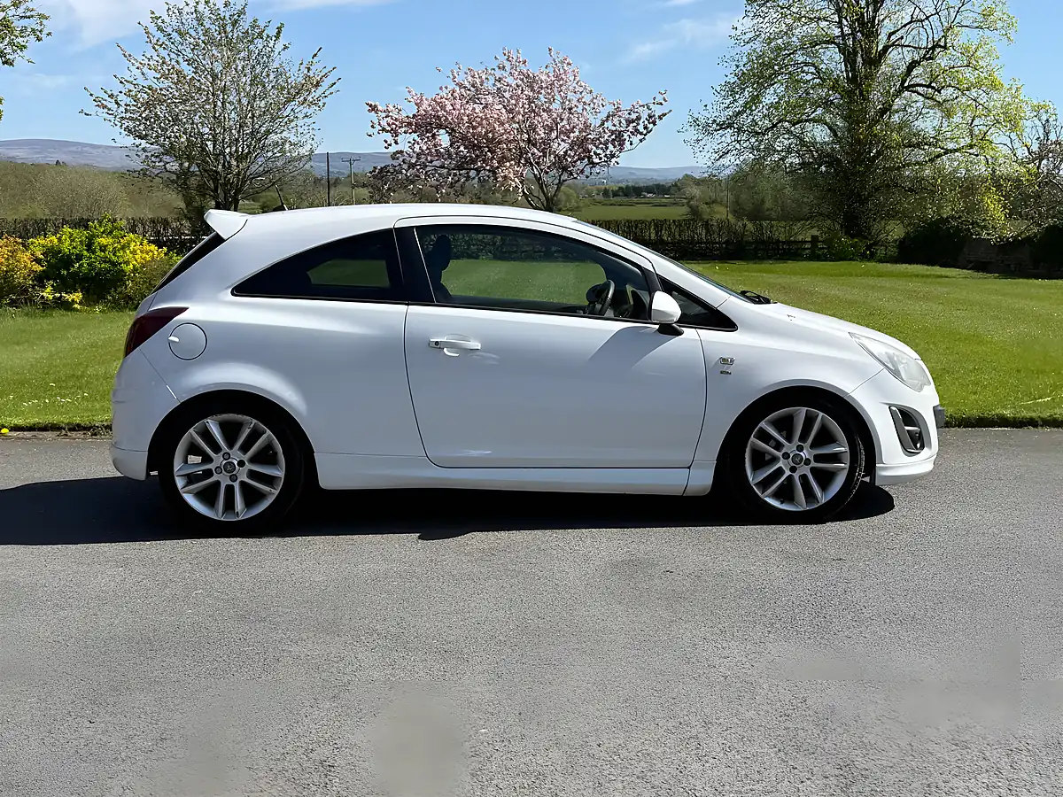 Used 2012 Vauxhall Corsa Sri White - Interior and Exterior details 4