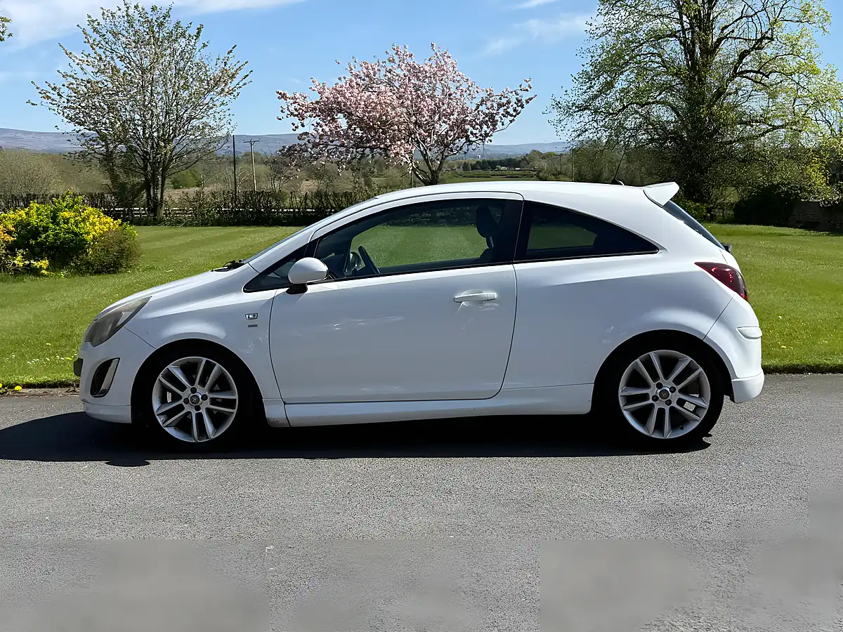 Used 2012 Vauxhall Corsa Sri White - Interior and Exterior details 5