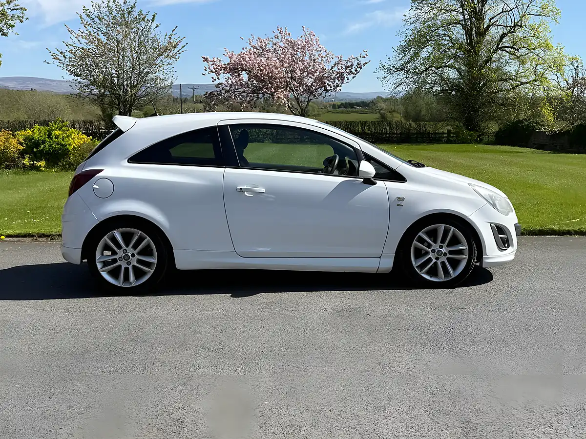 Used 2012 Vauxhall Corsa Sri White - Interior and Exterior details 3