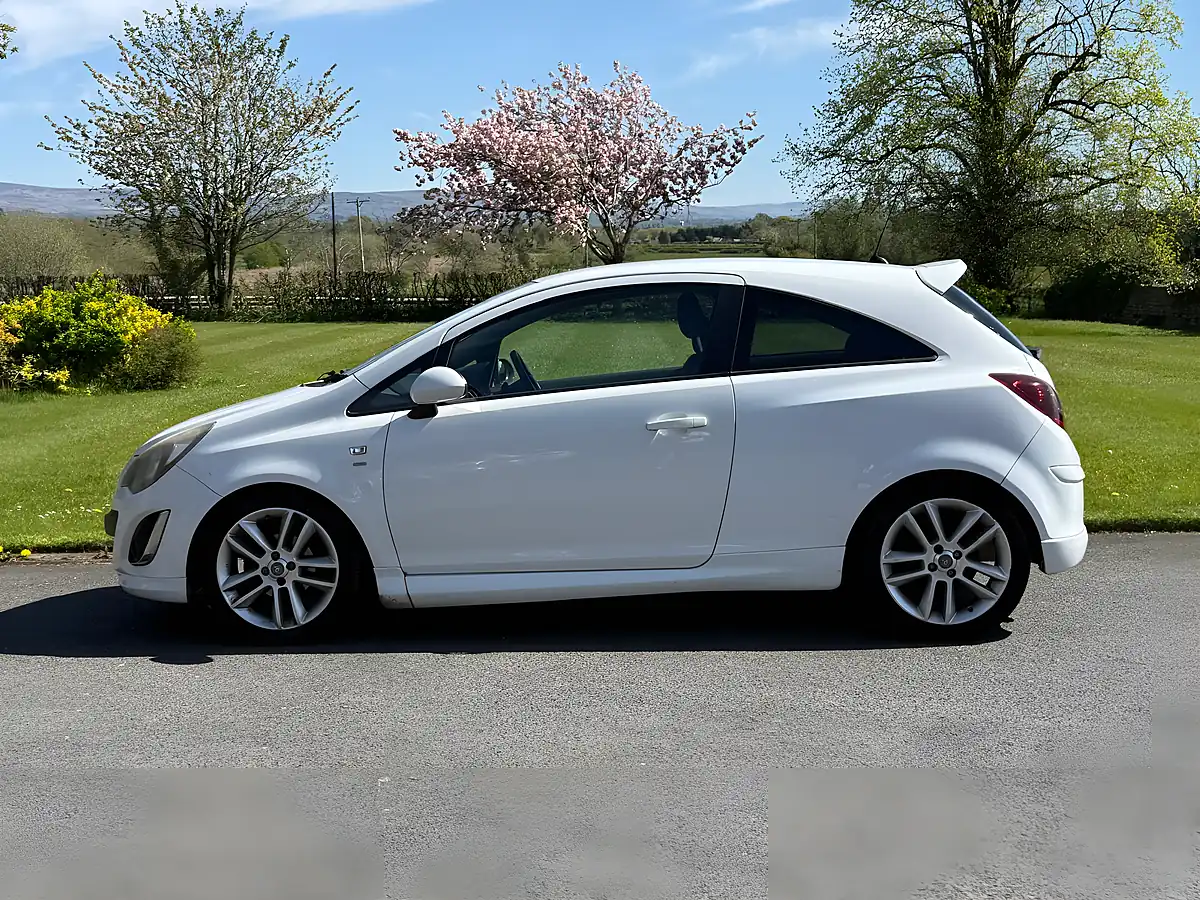 Used 2012 Vauxhall Corsa Sri White - Interior and Exterior details 8