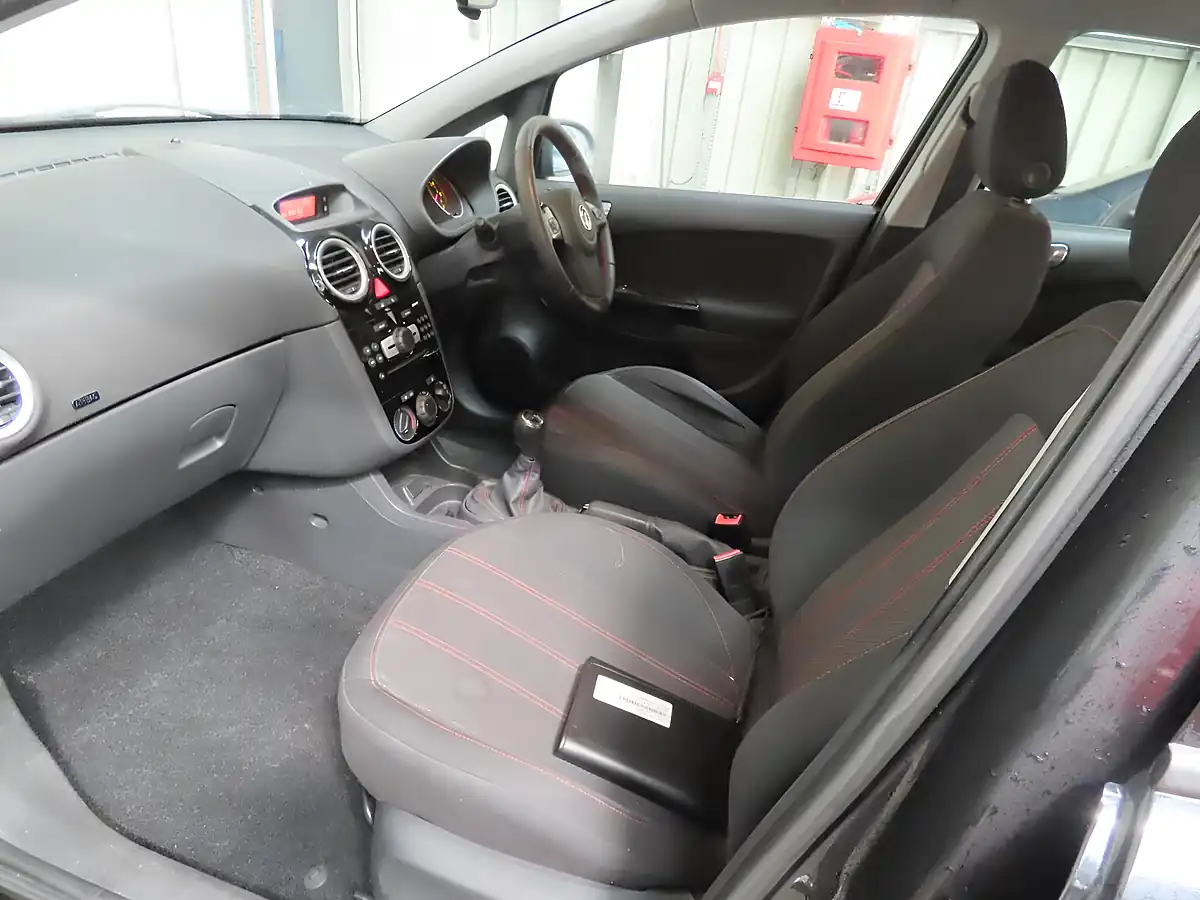 Used 2012 Vauxhall Corsa Sxi Black - Interior and Exterior details 11