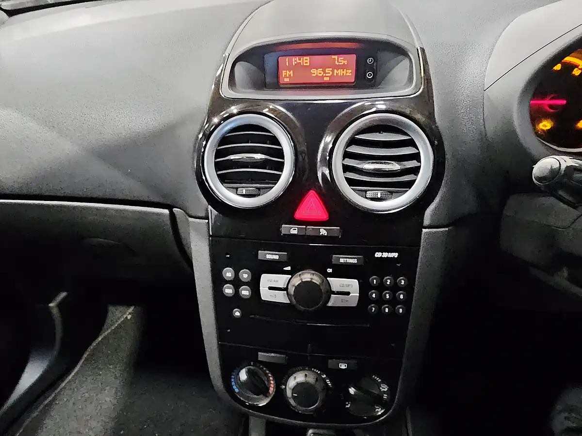 Used 2012 Vauxhall Corsa Sxi Green - Interior and Exterior details 11