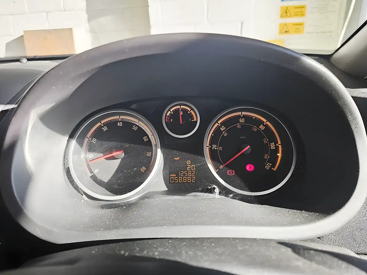 Used 2012 Vauxhall Corsa Sxi Green - Interior and Exterior details 12