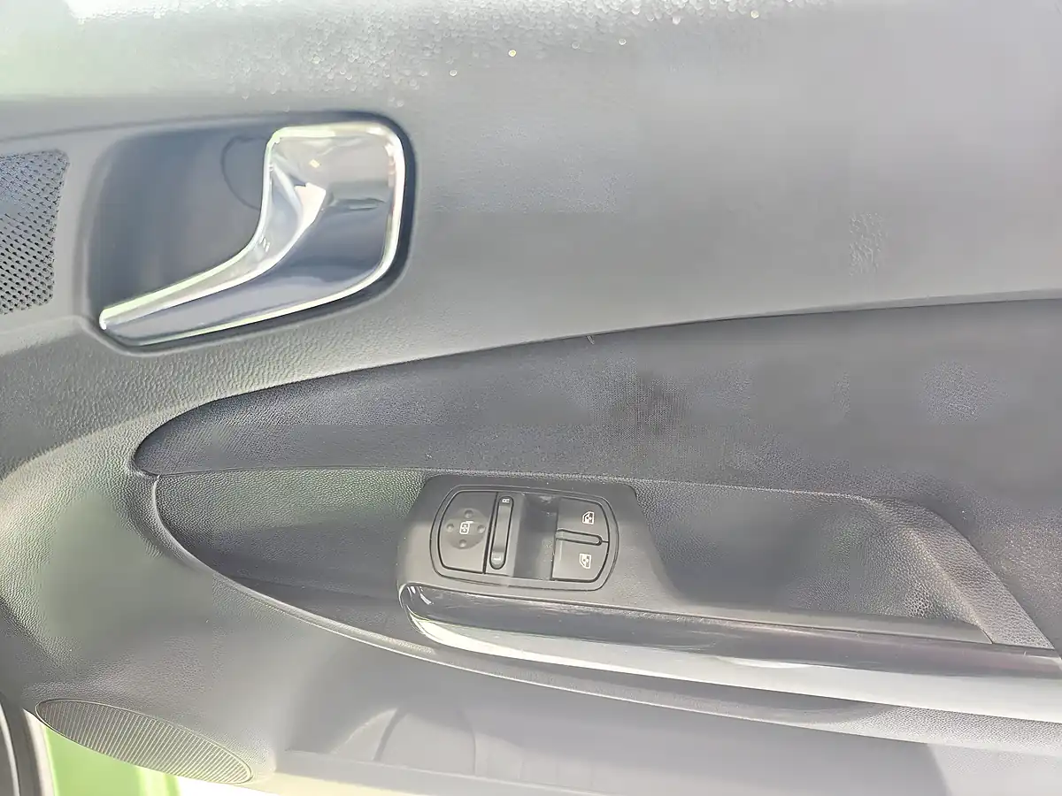 Used 2012 Vauxhall Corsa Sxi Green - Interior and Exterior details 14
