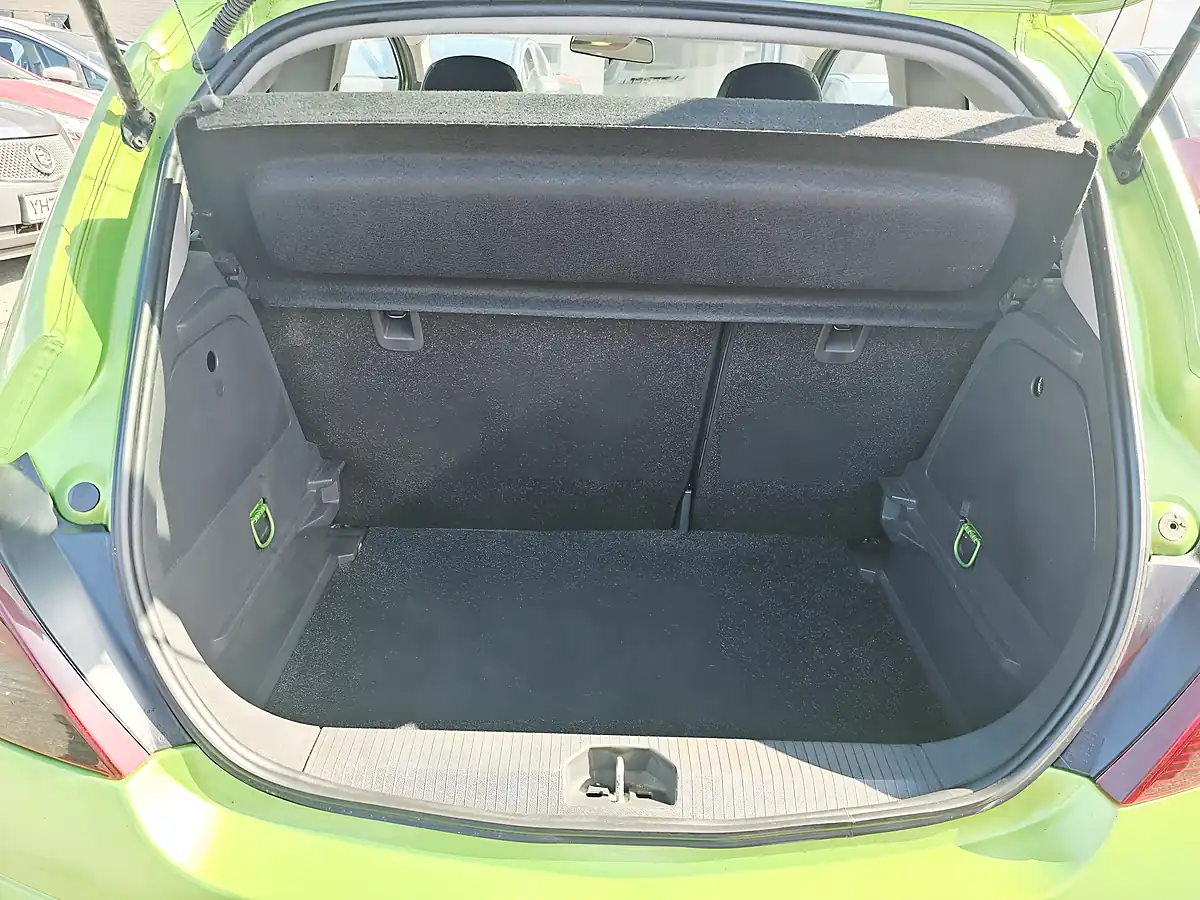 Used 2012 Vauxhall Corsa Sxi Green - Interior and Exterior details 7