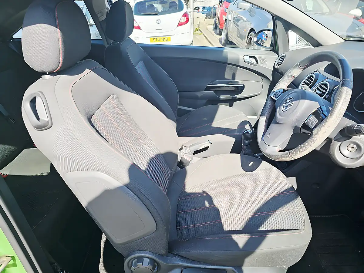 Used 2012 Vauxhall Corsa Sxi Green - Interior and Exterior details 9