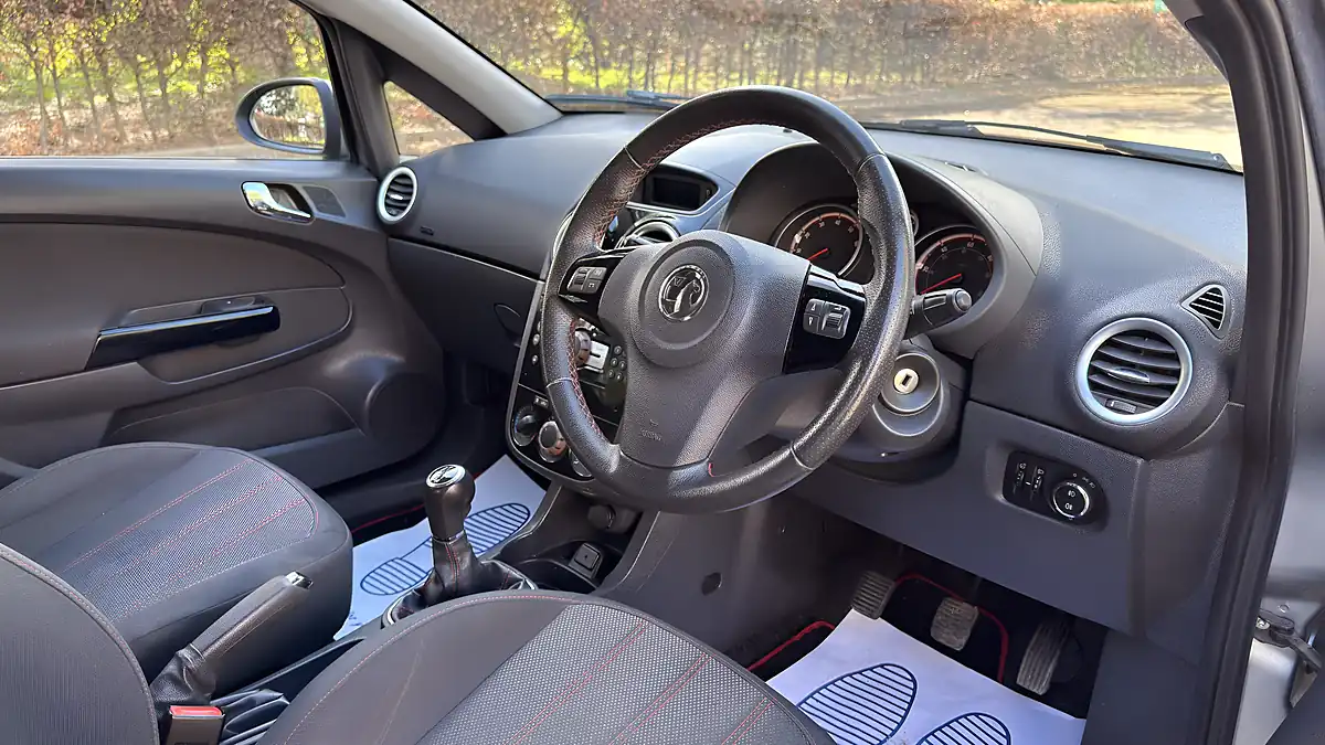 Used 2012 Vauxhall Corsa Sxi Silver - Interior and Exterior details 10
