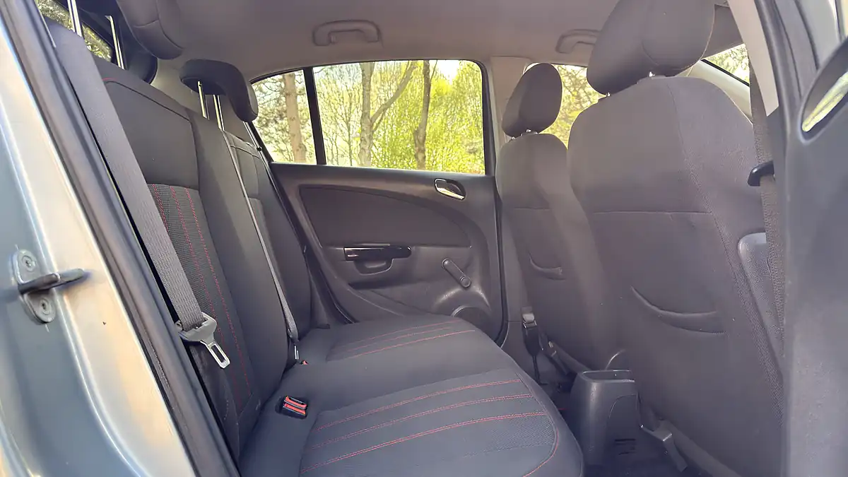 Used 2012 Vauxhall Corsa Sxi Silver - Interior and Exterior details 13
