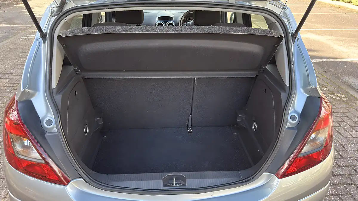 Used 2012 Vauxhall Corsa Sxi Silver - Interior and Exterior details 15