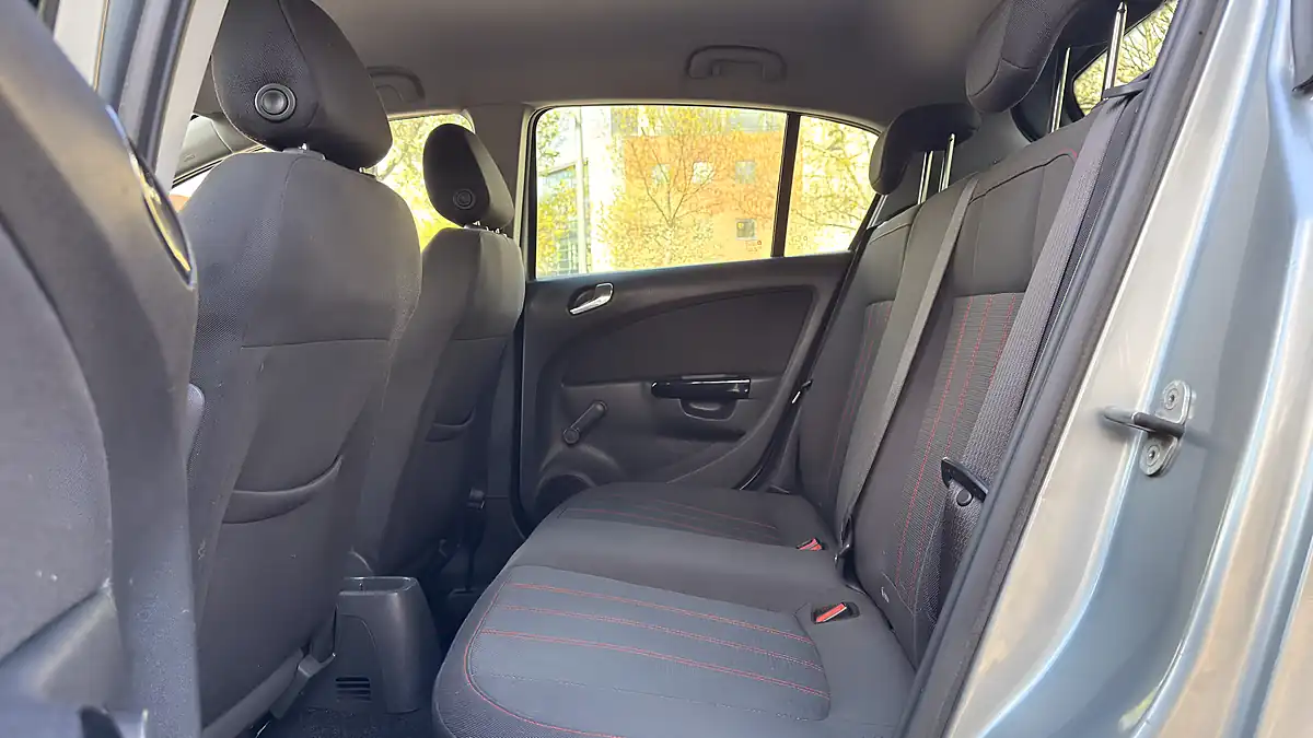 Used 2012 Vauxhall Corsa Sxi Silver - Interior and Exterior details 16