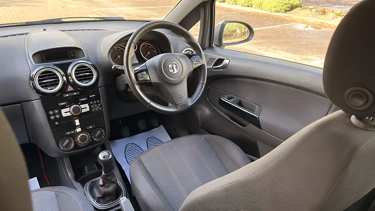 Used 2012 Vauxhall Corsa Sxi Silver - Interior and Exterior details 20