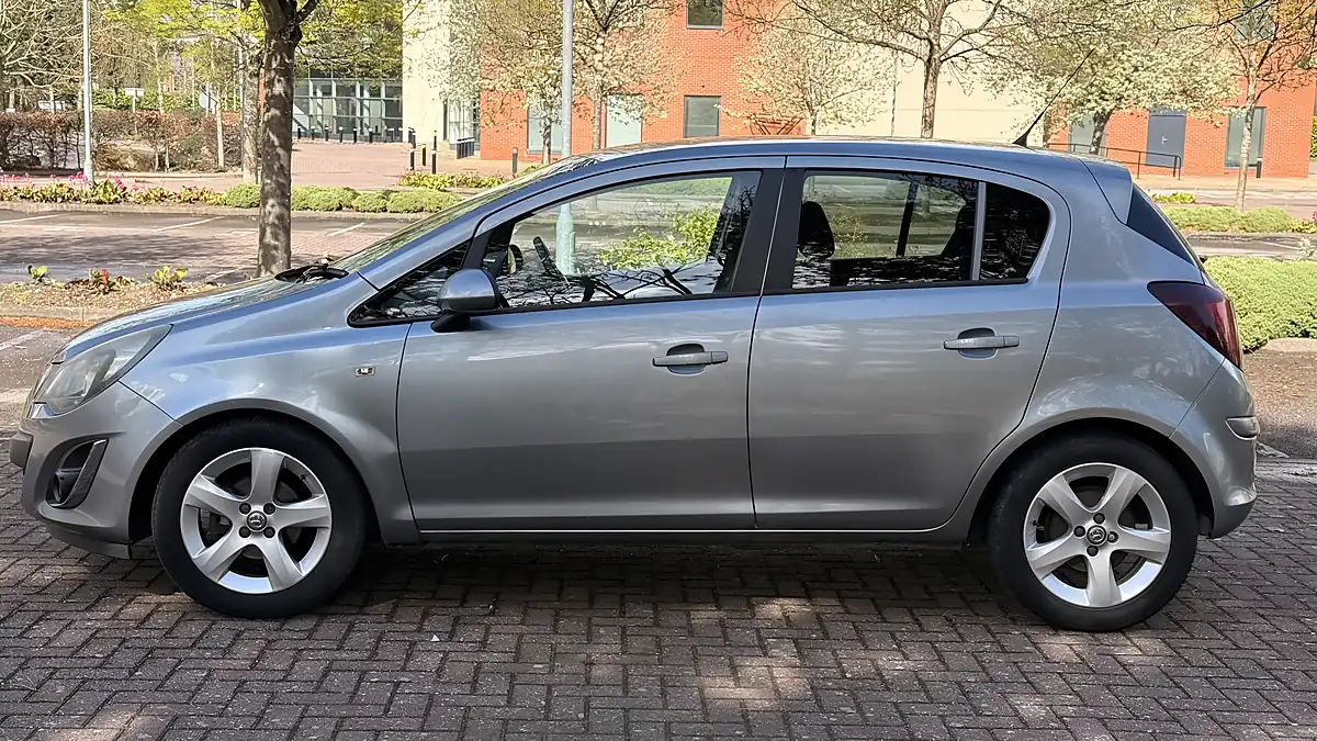 Used 2012 Vauxhall Corsa Sxi Silver - Interior and Exterior details 5