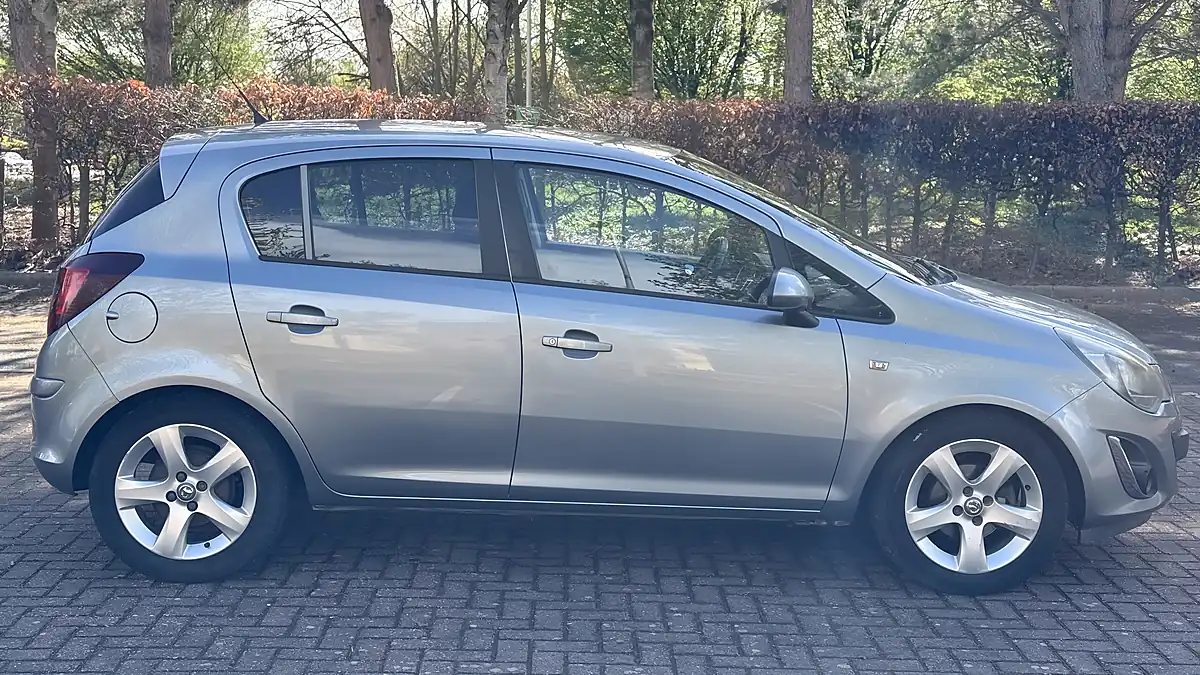 Used 2012 Vauxhall Corsa Sxi Silver - Interior and Exterior details 9