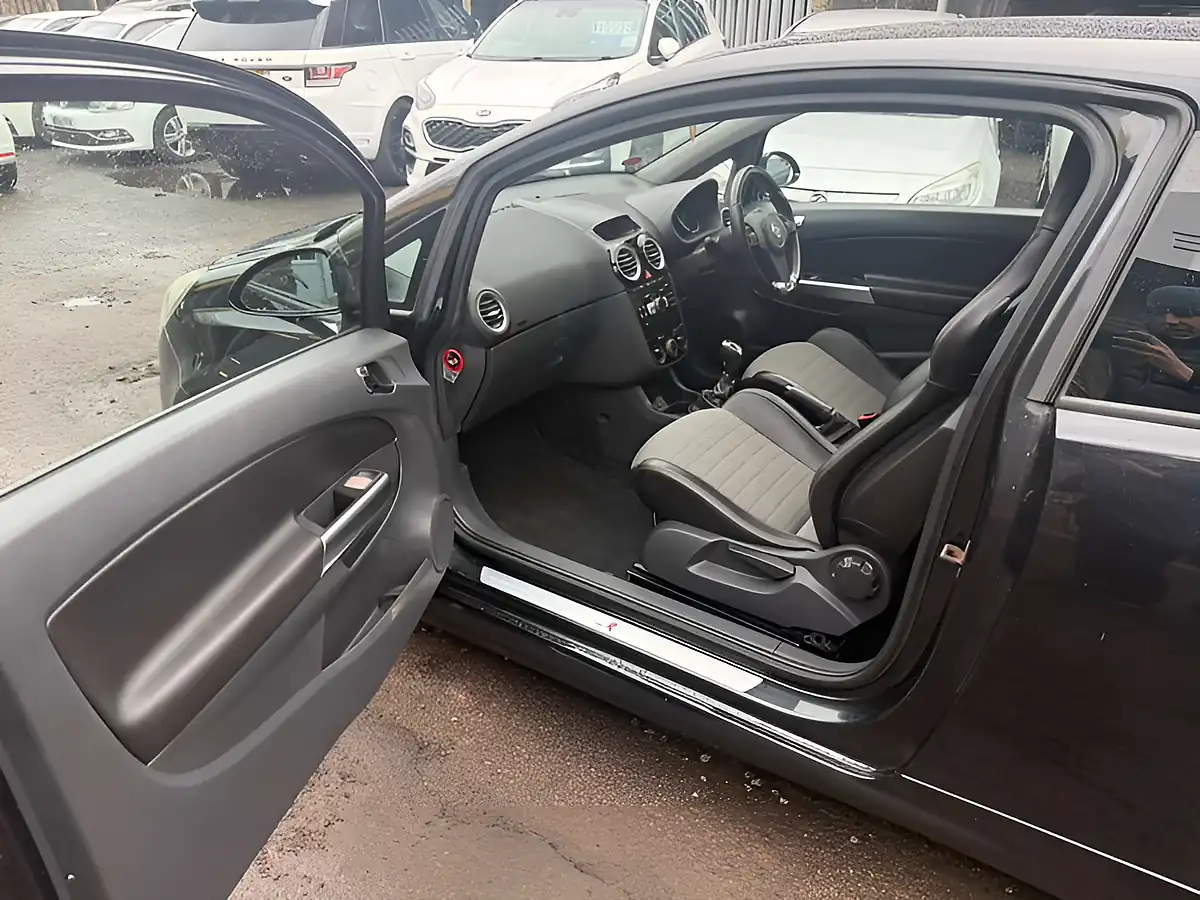 Used 2012 Vauxhall Corsa Vxr Black - Interior and Exterior details 19