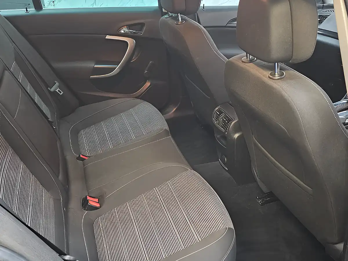 Used 2012 Vauxhall Insignia Sri Nav Sports Tourer Grey - Interior and Exterior details 16