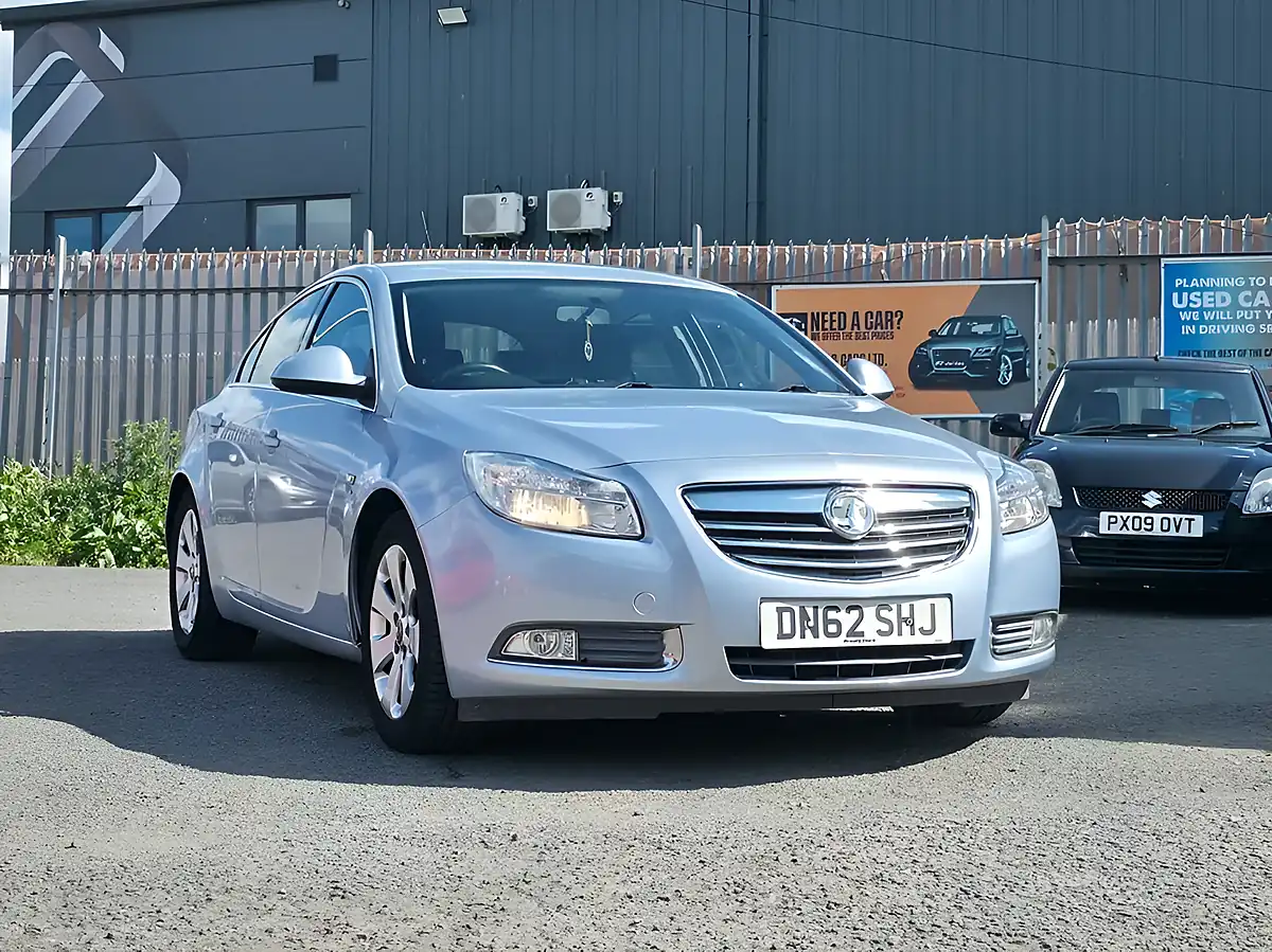 Used 2012 Vauxhall Insignia Sri Silver - Front View