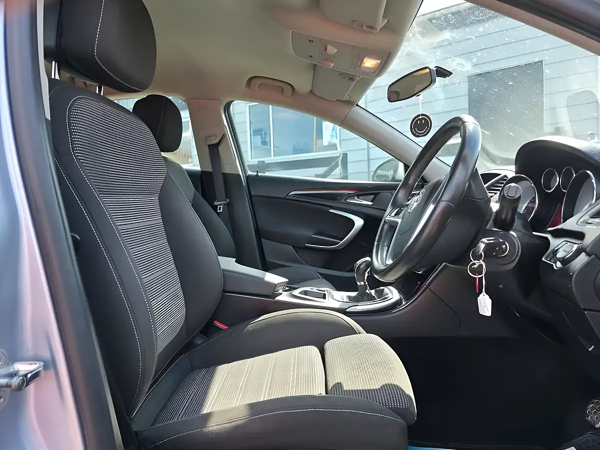 Used 2012 Vauxhall Insignia Sri Silver - Interior and Exterior details 16