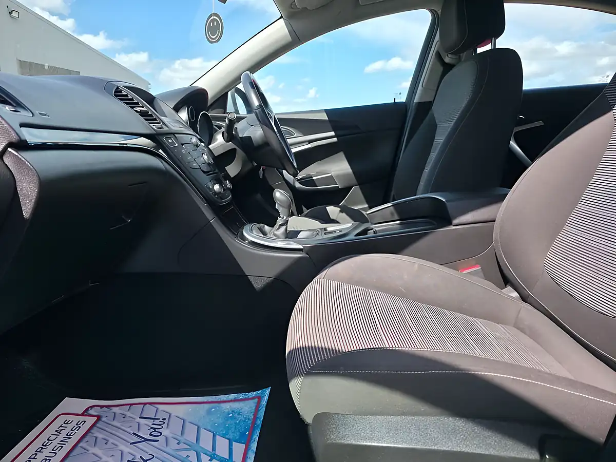 Used 2012 Vauxhall Insignia Sri Silver - Interior and Exterior details 17