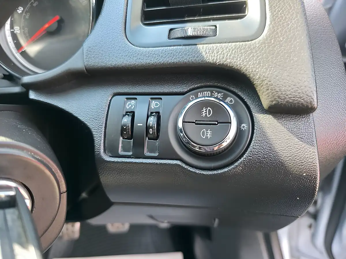 Used 2012 Vauxhall Insignia Sri Silver - Interior and Exterior details 18