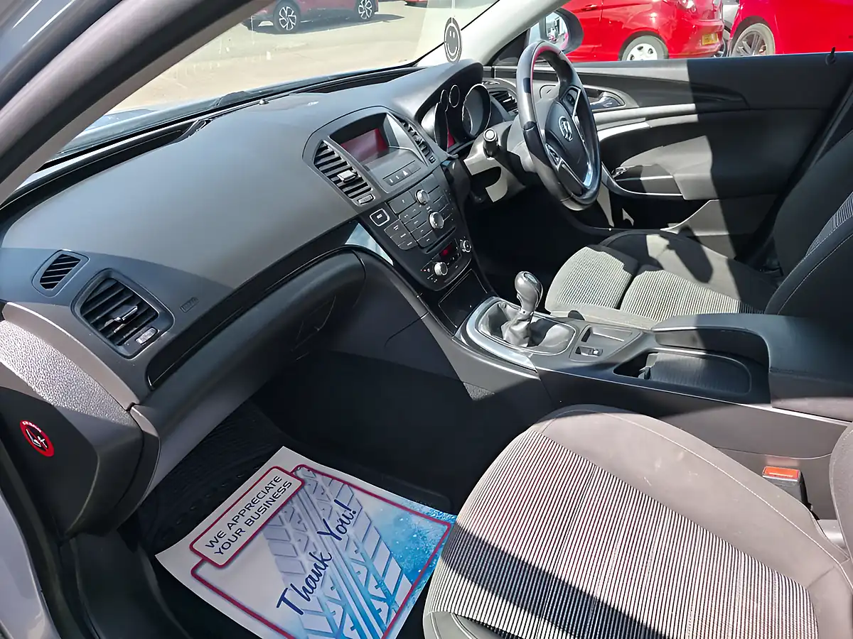 Used 2012 Vauxhall Insignia Sri Silver - Interior and Exterior details 5